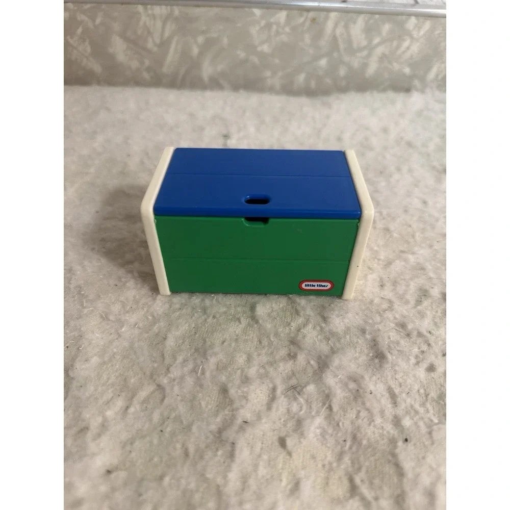 RARE VINTAGE LITTLE TIKES DOLLHOUSE GREEN BLUE TOY CHEST FURNITURE - Picture 1 of 5